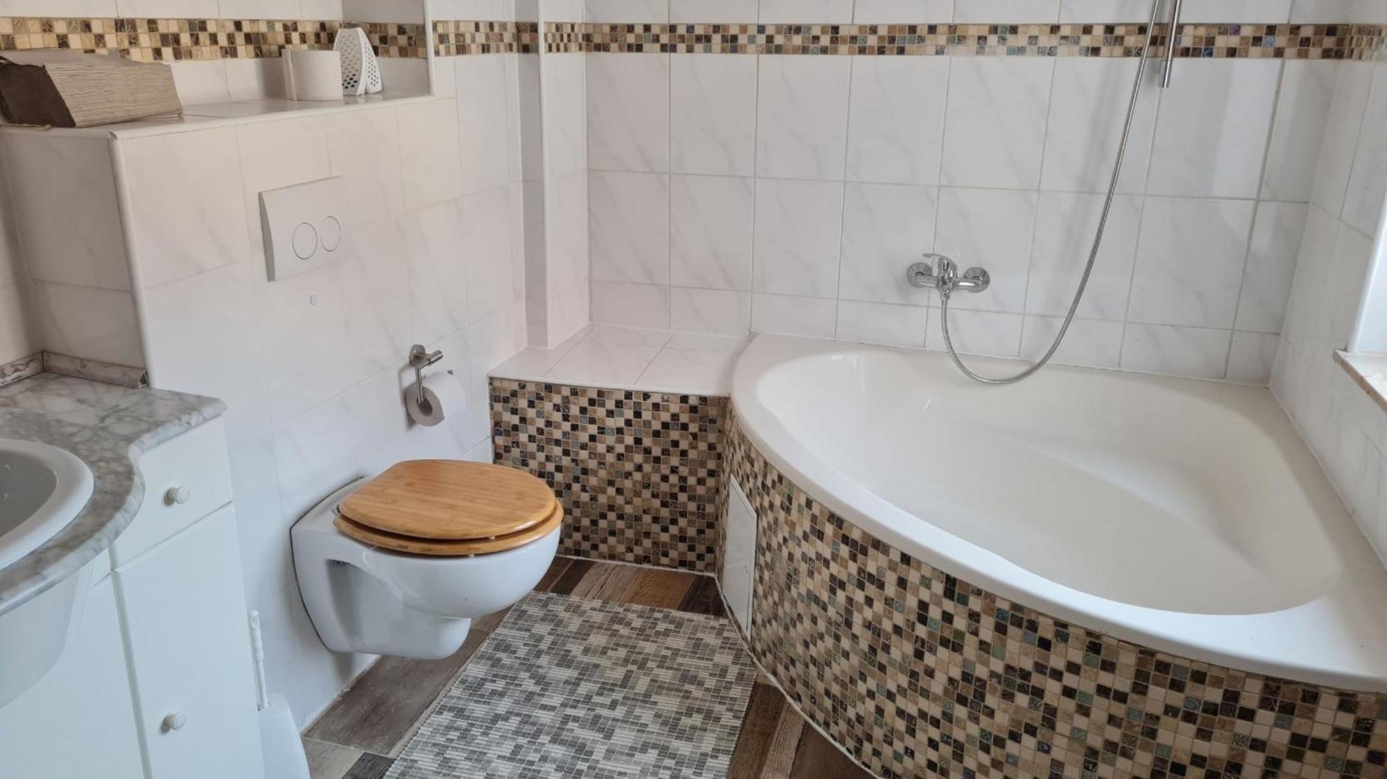 Ferienwohnung Mit Individueller Ausstattung - Jedes Zimmer Ist Anders Erfurt Luaran gambar